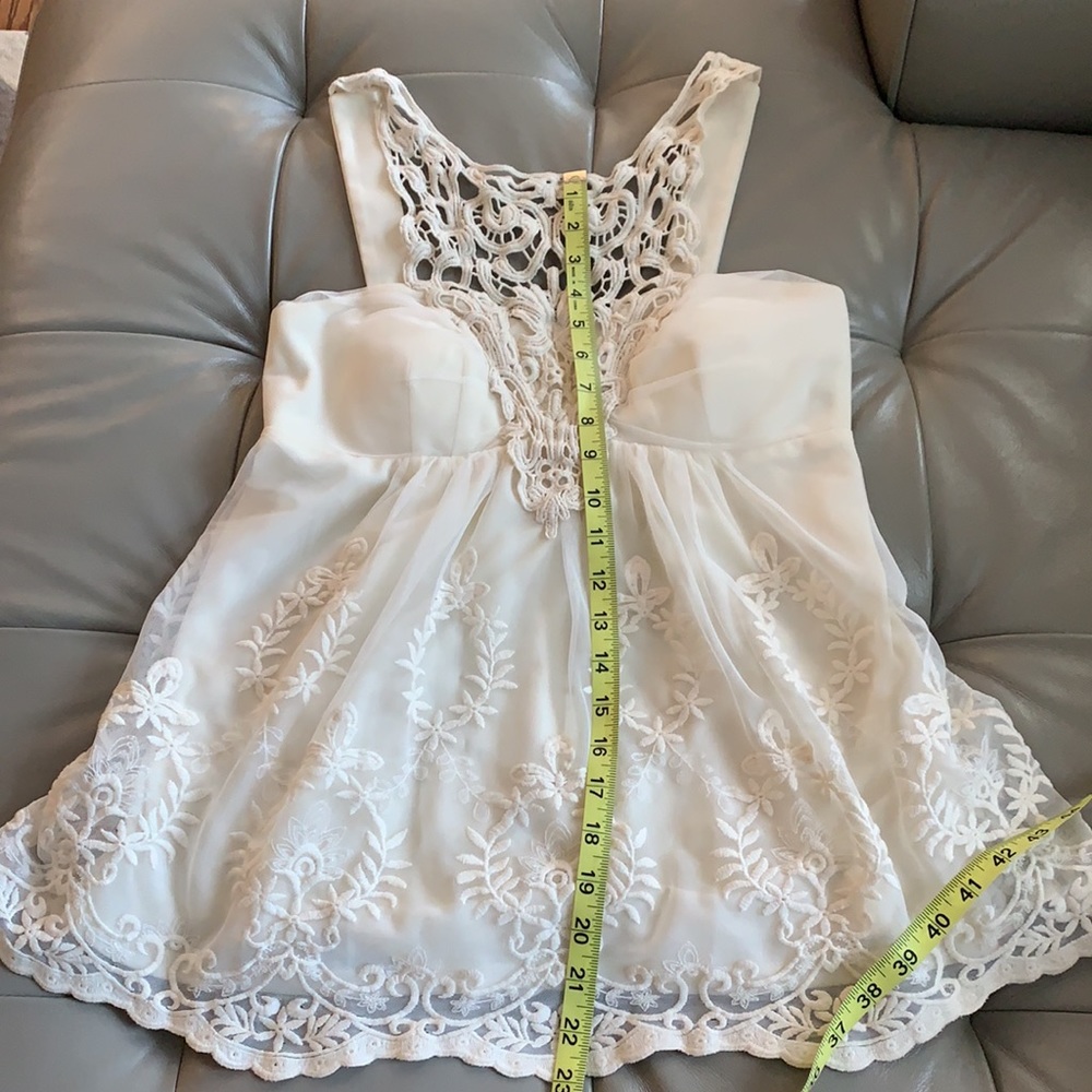 Boston Proper
Crochet Lace Cream Top - Picture 13 of 13